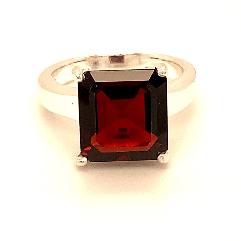 Red Garnet 4.70ct Platinum Finish Silver Ring